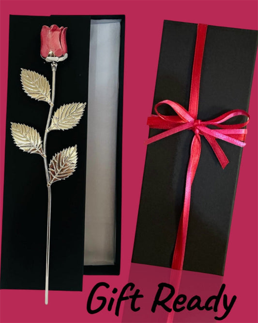 Decorative rose with silver leaves in a black box 